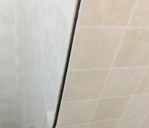 新罗瓷砖空鼓维修公司分享阳台瓷砖脱落的修复过程可以分为以下几个步骤